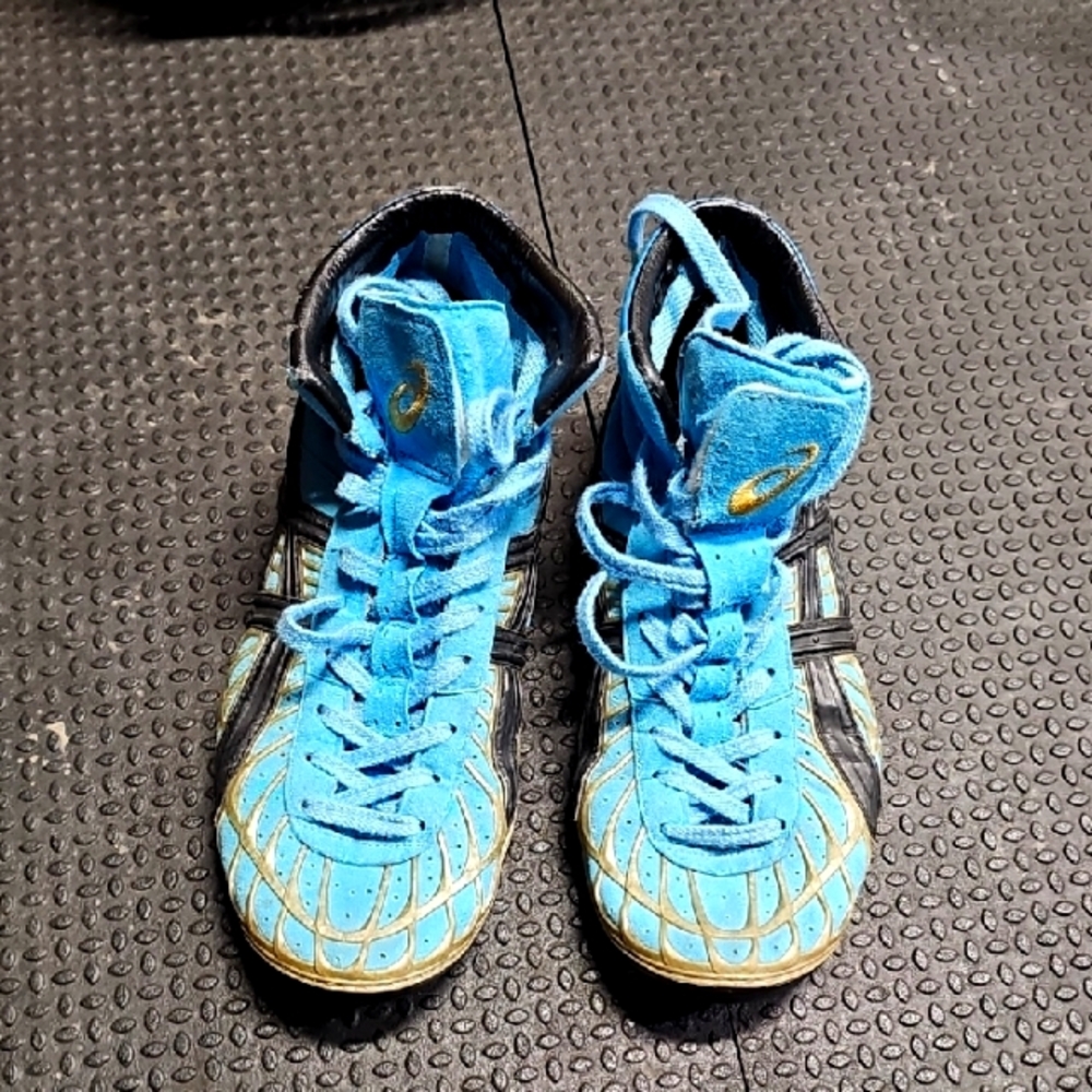 Asics Blue Wrestling Shoes size 7.5 Men